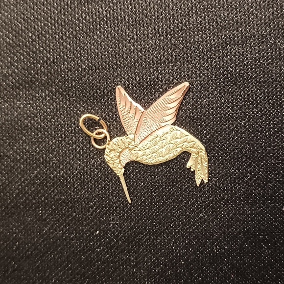 Black Hills Gold Hummingbird Pendant - Picture 1 of 1